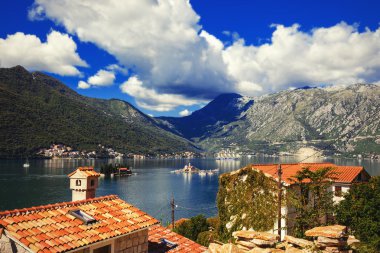 Boka Kotor Koyu'nda (Boka Kotorska), Karadağ, Europe liman.