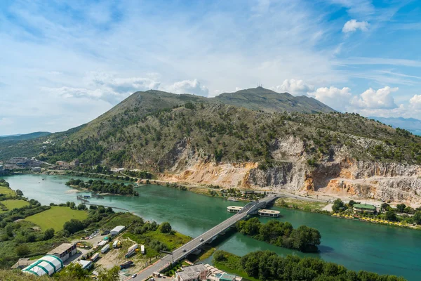 Prohlédni si nedaleko Shkodar města z hradu Rozafa, Albánie — Stock fotografie