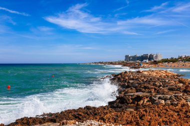 Ayia Napa Cavo Greco, Kıbrıs Adası, Akdeniz üzerinde güzel panoramik deniz manzaralı. Harika mavi yeşil deniz ve güneşli bir gün.