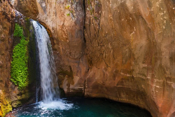 Водопад Сападере недалеко от Алании, Антальского района, Турция, Азия. Известное туристическое направление — стоковое фото
