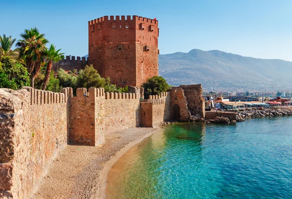 Kizil Kule toren in Alanya schiereiland, het district Antalya Turkije, — Stockfoto