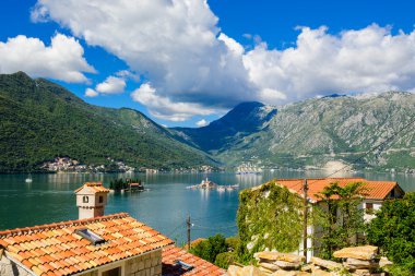 Boka Kotor Koyu'nda (Boka Kotorska), Karadağ, Europe liman.