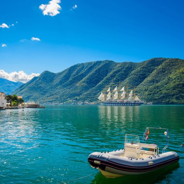 Liman ve Boka Kotor Koyu'nda (Boka Kotorska), Karadağ tekne, 