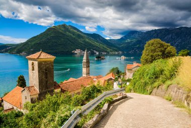 Boka Kotor Koyu'nda (Boka Kotorska), Karadağ, Europe liman.