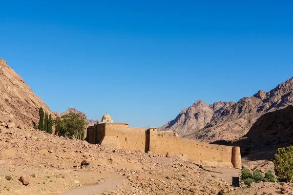 Монастир Святої Катерини та гори поблизу Moses Гора Сінай Єгипту — стокове фото