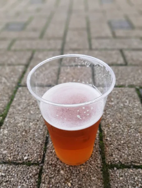 Чашка Пива Бетонной Поверхности — стоковое фото