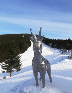 Serak 'taki Chamois heykeli, Jeseniky, Çek Cumhuriyeti.