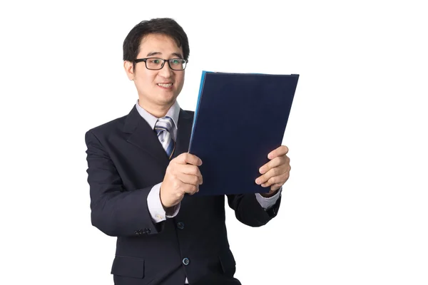 Hombre de negocios asiático leyendo información importante en la carpeta de archivos , — Foto de Stock