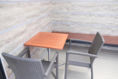 Tablolar ve boş Cafe sandalye