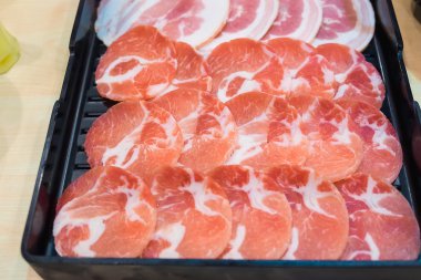 Dilim ham kurobuta domuz plakaları, sukoyaki ve yakiniku için ho