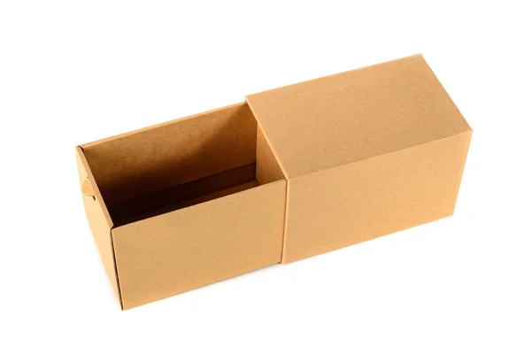 Caja de cartón marrón con tapa, aislada sobre fondo blanco —  Fotos de Stock