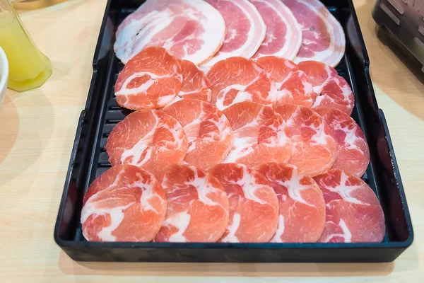 Raw kurobuta pork slices on plates, for sukoyaki and yakiniku ho — Stock Photo, Image