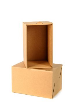 Kapaklı beyaz backgr izole kahverengi karton kutu paket