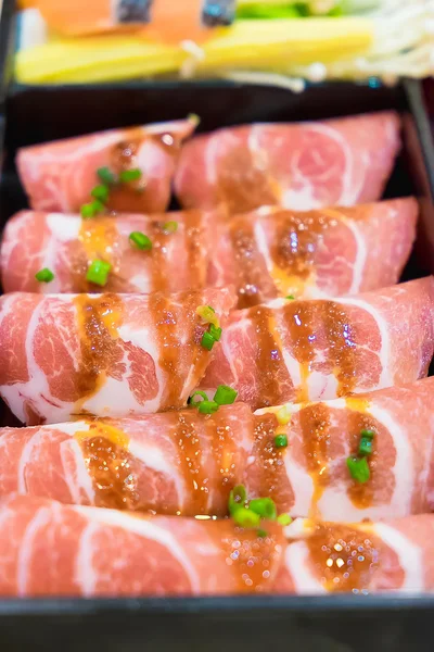 Nyers kurobuta sertés szelet a lemezek, sukoyaki és yakiniku ho — Stock Fotó