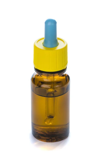 Skleněná lahvička Brown medicine s kapátkem izolovaným nad bílou — Stock fotografie