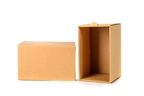 Коричневый картонная коробка пакет с крышкой, изолированные на белом backgr — стоковое фото