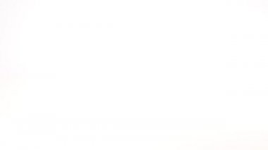 Düşen altın sikkeler ya da beyaz arka plan, büyüme iş konsepti, tam HD üzerine bir sürü altın sikke