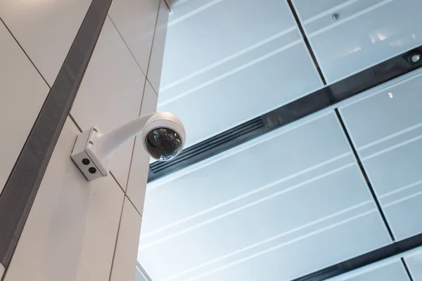 CCTV soffitto della parete della telecamera di sicurezza — Foto Stock