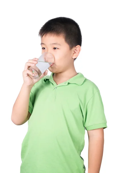 Menino com copo de água isolado no fundo branco . — Fotografia de Stock