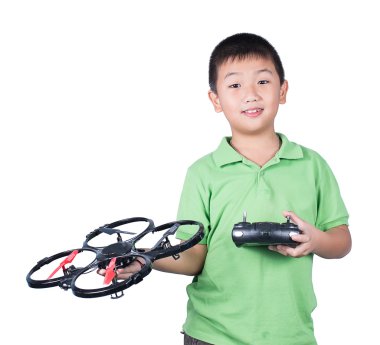 Küçük çocuk (cep telefonu kontrol) bir radyo kontrol için helikopter, holding robot ya da göl kenarında beyaz arka plan üzerinde uçak