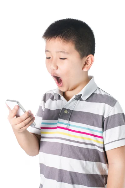 Kleine jongen met mobiele telefoon in de hand geïsoleerd op witte achtergrond — Stockfoto