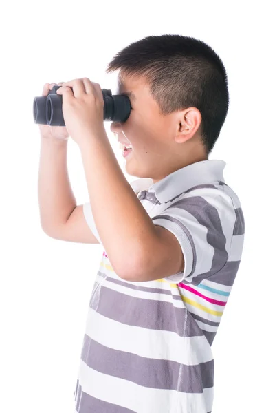 Asiático menino segurando binóculos, isolado em um fundo branco — Fotografia de Stock