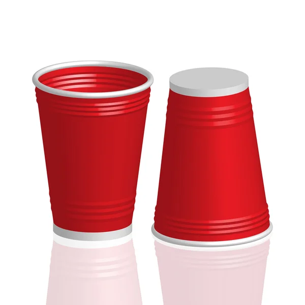 Parti kırmızı plastik kap beyaz arka plan üzerinde izole
