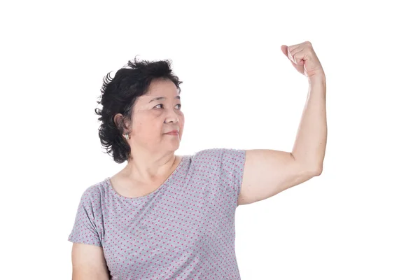 Silné asijské starší žena předváděla její biceps protahování svalů — Stock fotografie