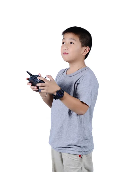 Liten pojke håller en radiosände fjärrkontroll för helikopter, drone — Stockfoto