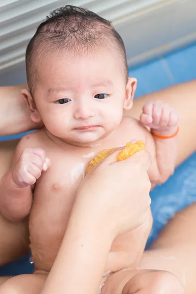 Mother give a bath her newborn baby, infant — Stock Photo, Image
