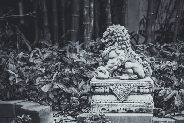 Chinese Imperial Lion, Guardian Lion stone, Chinese style in chi — 图库照片