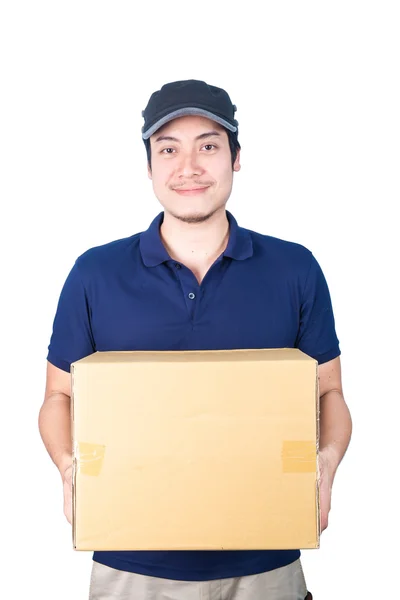 Sorrindo bonito asiático entrega homem dando e carregando parcela o — Fotografia de Stock