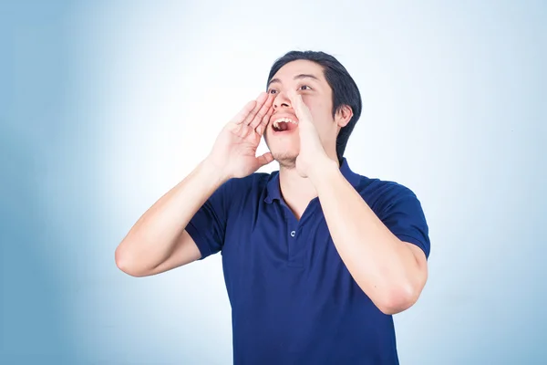 Retrato de ásia cara gritando, gritando, gritando, mão no seu — Fotografia de Stock