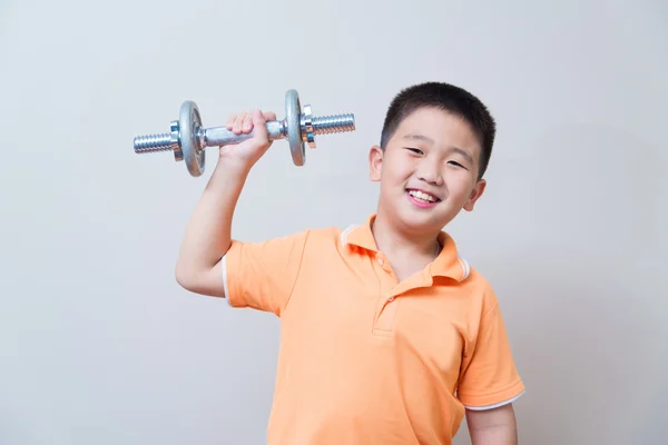 Asijské boy silné zdvihací závaží, — Stock fotografie