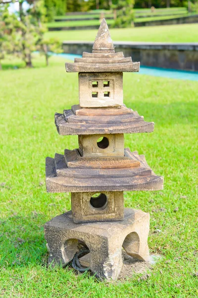 Escultura de estupa roca vieja en el campo — Foto de Stock