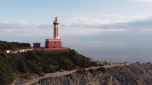 Drohnenaufnahme Des Leuchtturms Capri Punta Carena Italien — Stockvideo