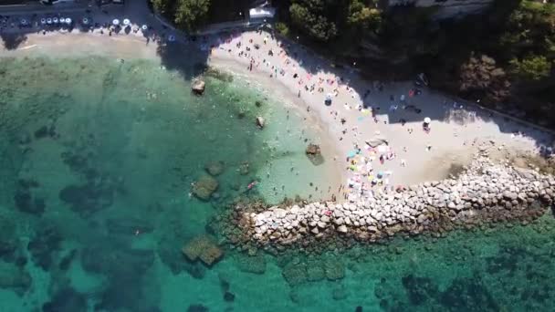 Drohnenaufnahme Aus Der Luft Von Einem Strand Auf Der Insel lizenzfreies Stockvideo