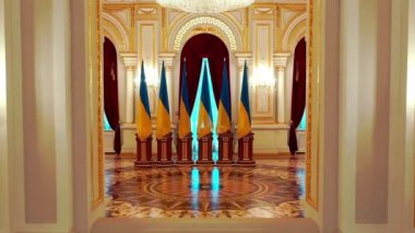 Kiev 'deki Mariinsky Sarayı' nın içinde Ukrayna Başkanı Mariinsky Sarayı 'nın Beyaz Salonu var.