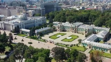 Kiev 'deki Mariinsky Sarayı' nın havadan görünüşü, Ukrayna 'daki Mariinsky Sarayı Kiev' in faşizmi.