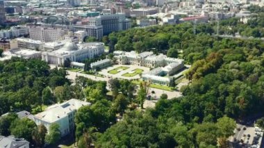 Kiev 'deki Mariinsky Sarayı' nın havadan görünüşü, Ukrayna 'daki Mariinsky Sarayı Kiev' in faşizmi.
