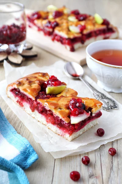Berry pie kızılcık ve çay ile