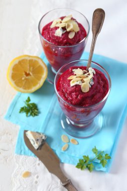 Pancar mus ve mavi peynir