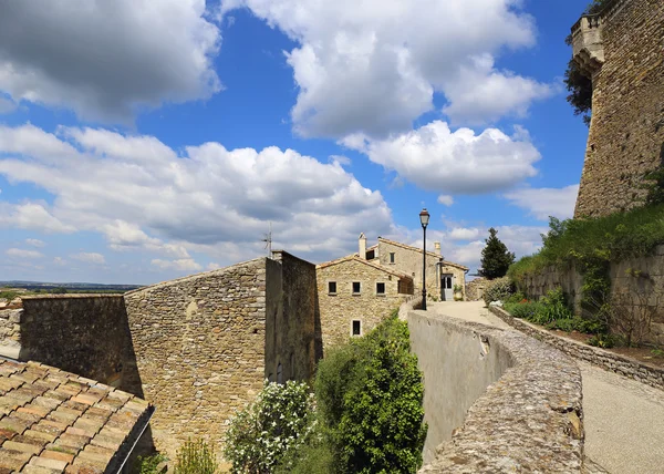 Sud de la France : vieilles maisons en pierre du village médiéval — Photo