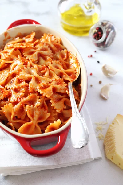 Farfalle pasta with tomato sauce — Stock Photo, Image