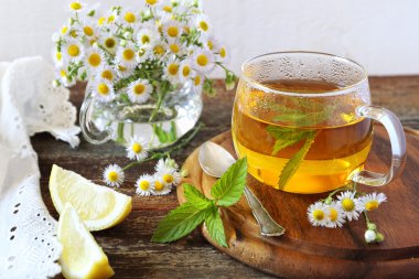 Nane ve papatya ile bitkisel çay