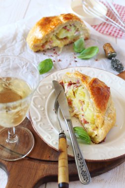 Camembert pasta değil ve patates ile