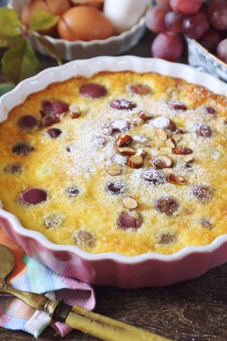 Kırmızı üzüm, badem sosu, Fransız mutfağı, köy usulü.