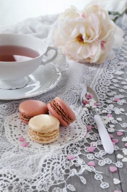 Sevgililer günü: romantik çay içme ile macaroons