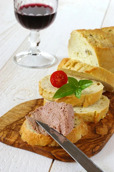 French Snack: French maize bread, pate and glass of red wine — Stock Photo, Image