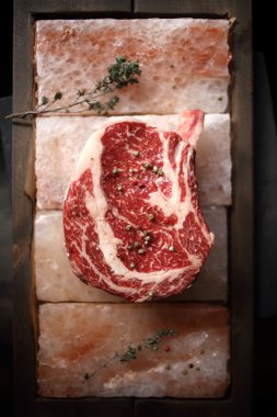 Ham taze mermer sığır eti